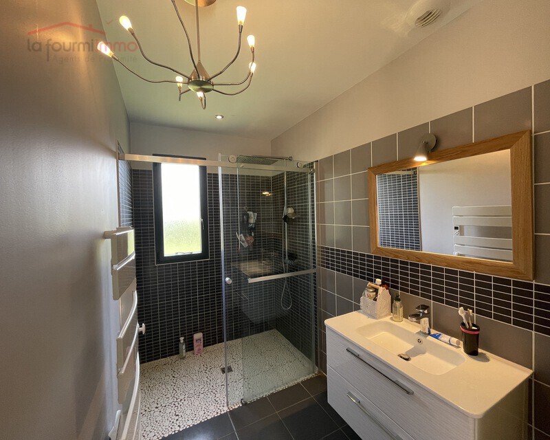 Maison d'architecte avec piscine - Salle d’eau  privative