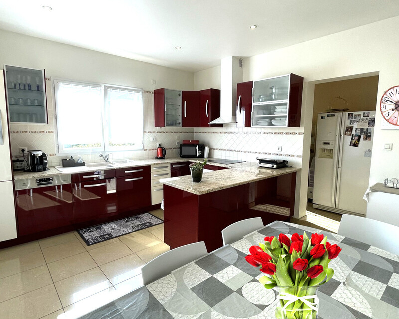 Villa récente  164 m², 4 ch, garage cuisine d'été, jardin, vue  - Img 2307