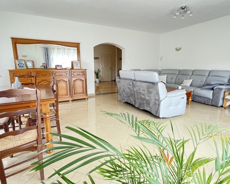 Villa récente  164 m², 4 ch, garage cuisine d'été, jardin, vue  - séjour traversant 45 m² double expo