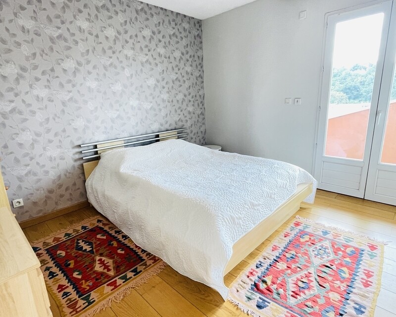 Villa récente  164 m², 4 ch, garage cuisine d'été, jardin, vue  - chambre 12.30 m² et placard