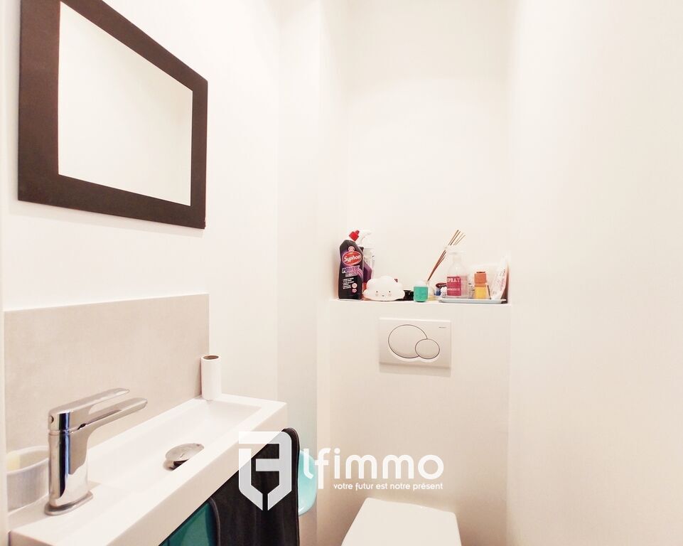 Appartement 3 pièces de 64 m² avec balcon et cave - Rueil-Malmaison. - WC avec lave-mains