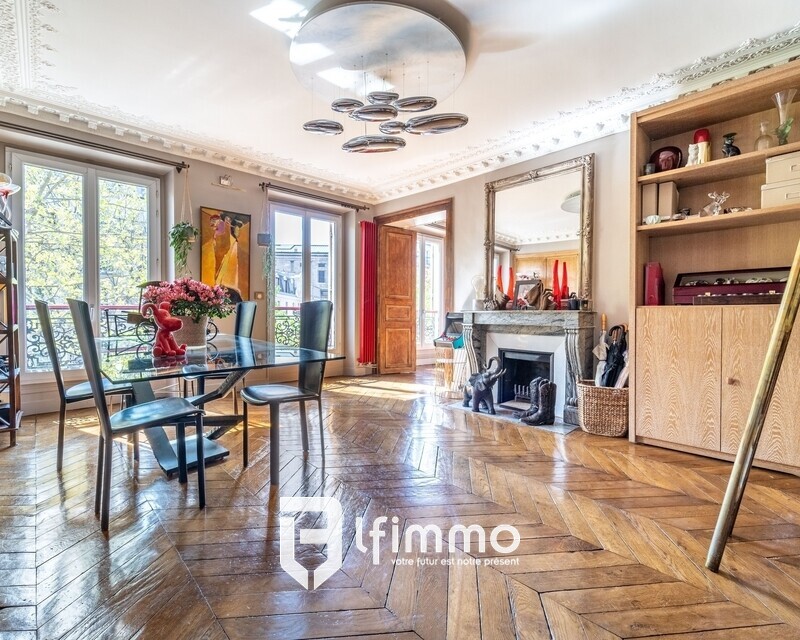 A Paris 75010, grand 6 pièces ou deux 3 pièces - Media-97563652-007