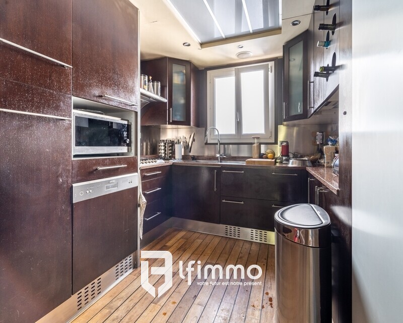 A Paris 75010, grand 6 pièces ou deux 3 pièces - Media-97563652-011
