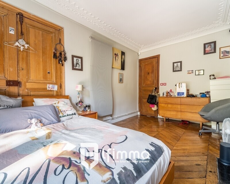 A Paris 75010, grand 6 pièces ou deux 3 pièces - Media-97563652-003