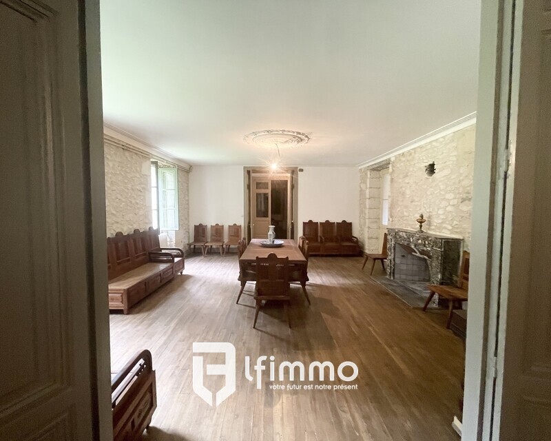 Propriété sur 9 hectares - salle à manger