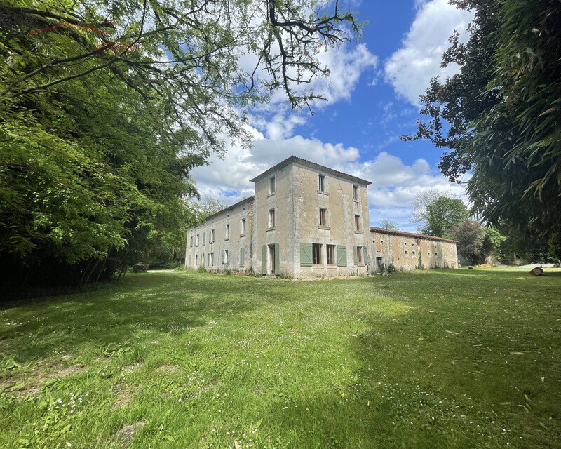 Propriété sur 9 hectares - ext