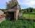 Maison de bourg en pierres avec son petit jardin attenant - Petite construction ancienne pour ranger les outils et les articles de jardin