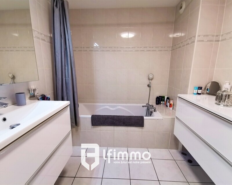 Superbe appartement 5 pièces en rez-de-jardin privatif - Salle de bain
