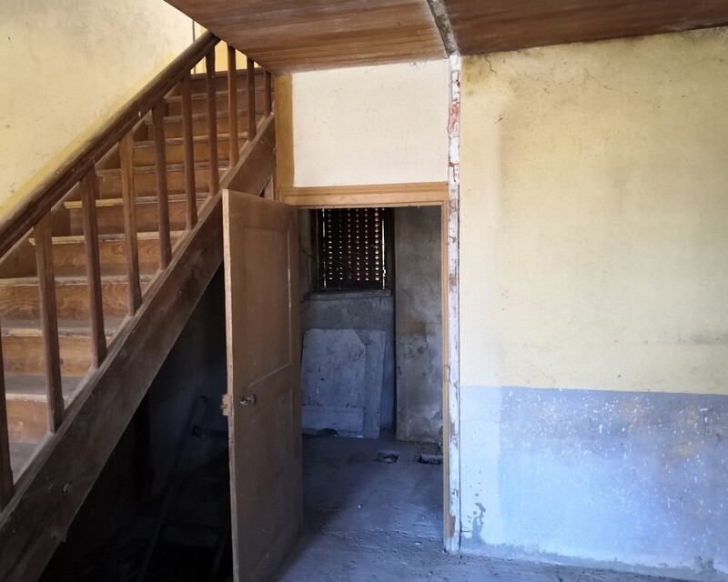 Il est trop tard pour cette maison - Accès à la cave depuis la cuisine : sous-sol total avec soupiraux