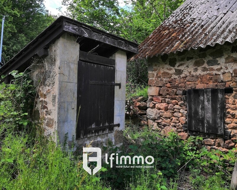 Il est trop tard pour cette maison - Le puits est en eau même en été et vous en avez encore un autre, communal,  de l'autre côté de la rue