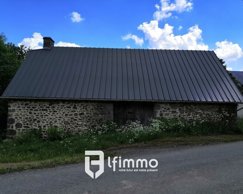 Il est trop tard pour cette maison - L'accès grange de la fermette et sa toiture neuve