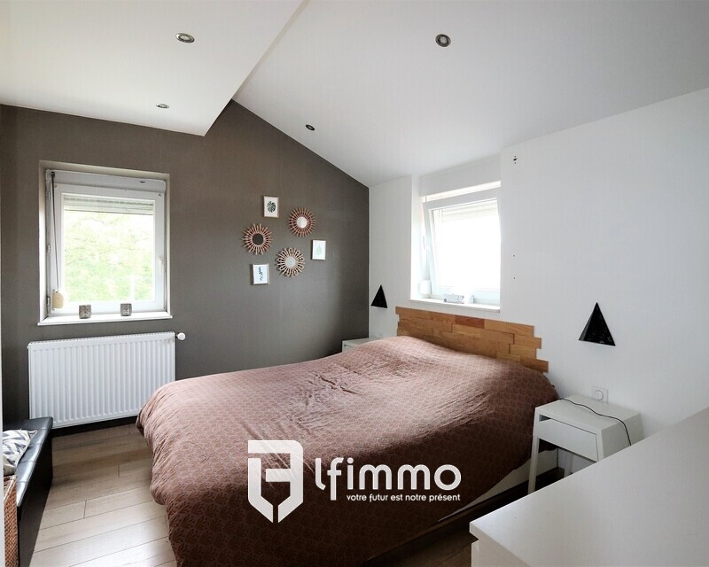 Maison mitoyenne de  97m² rénovée - Img 2121