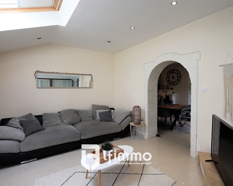 Maison mitoyenne de  97m² rénovée - Img 2099