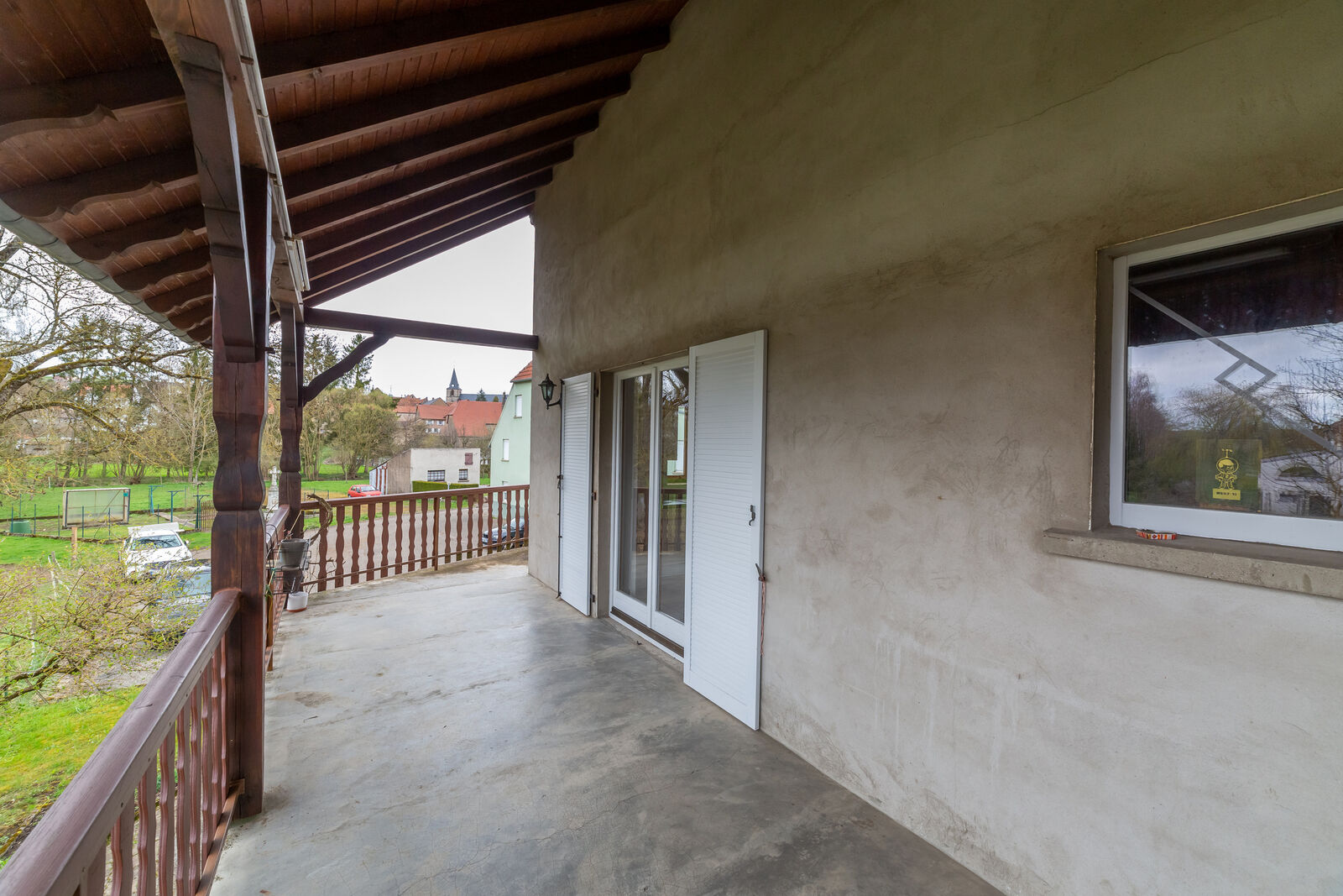 Maison familiale de 240 m² comprenant deux logements - Balcon logement rénové