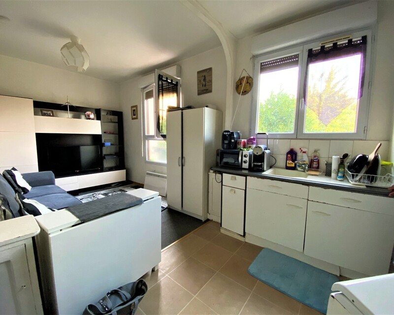 Gagny-secteur Epoque-600m du RER E et commerces-Studio 20 m2-Au calme - Salon.