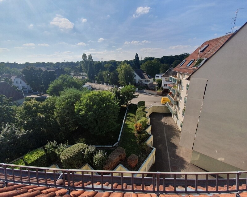 Beau duplex de 92.90 m 2 (111.13 m2 au sol) à Strasbourg sous offre.  - 032