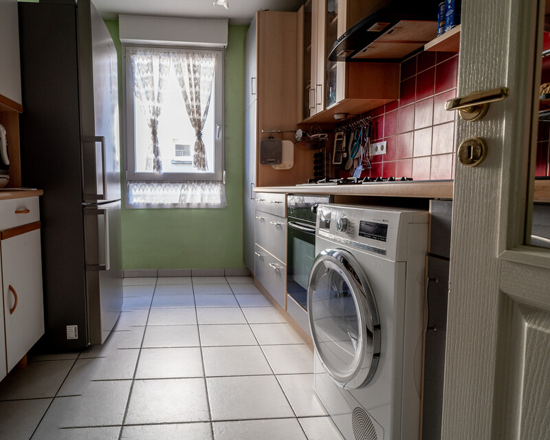 Lumineux 3 pièces avec balcon, garage et place de parking - cuisine