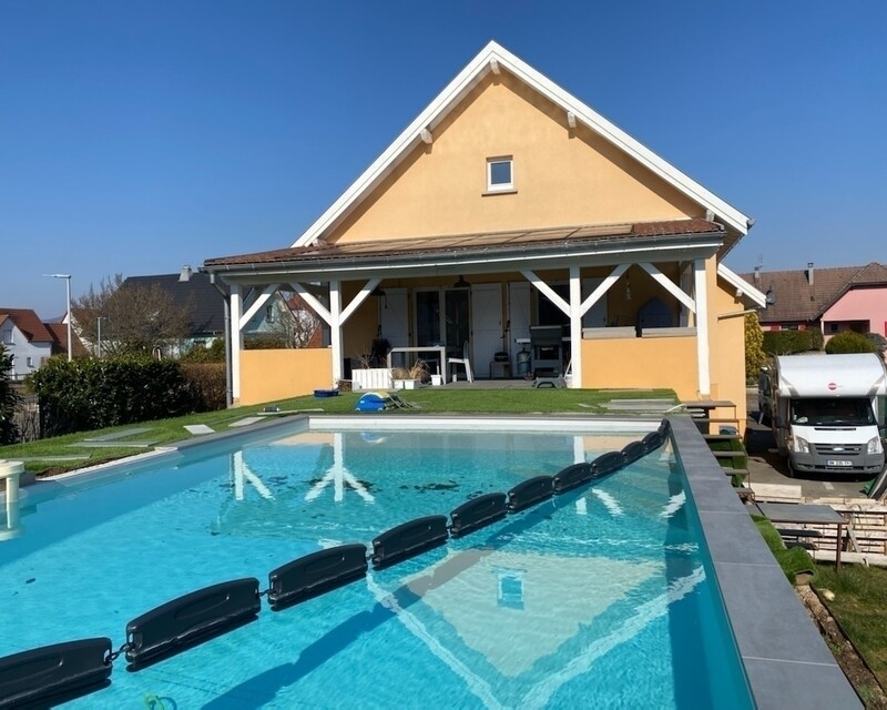 Maison familiale plain-pied surélevé avec piscine - Piscine