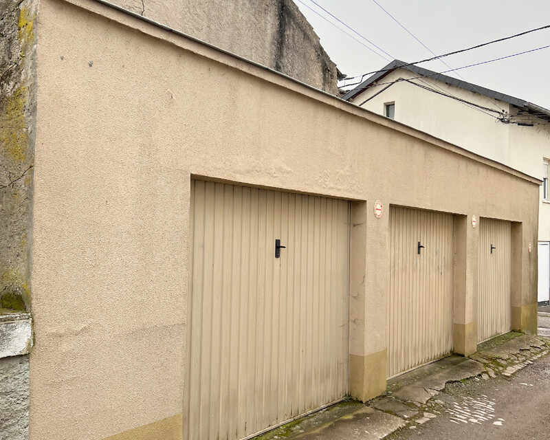 Vends à Boulay un immeuble de 182 m2 avec jardin et garages - Garages