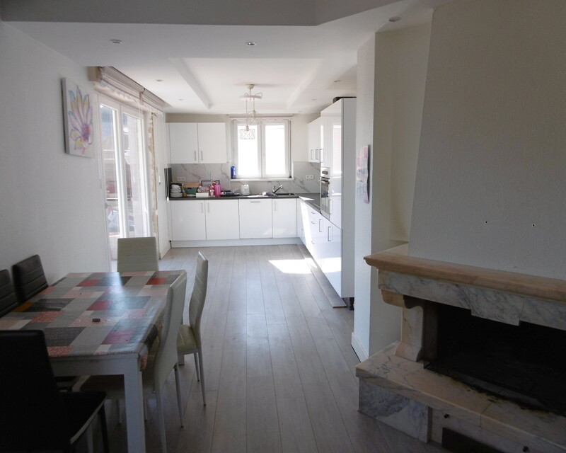 Immeuble avec 4 logements et une piscine sur 6,2 ares - P1000048