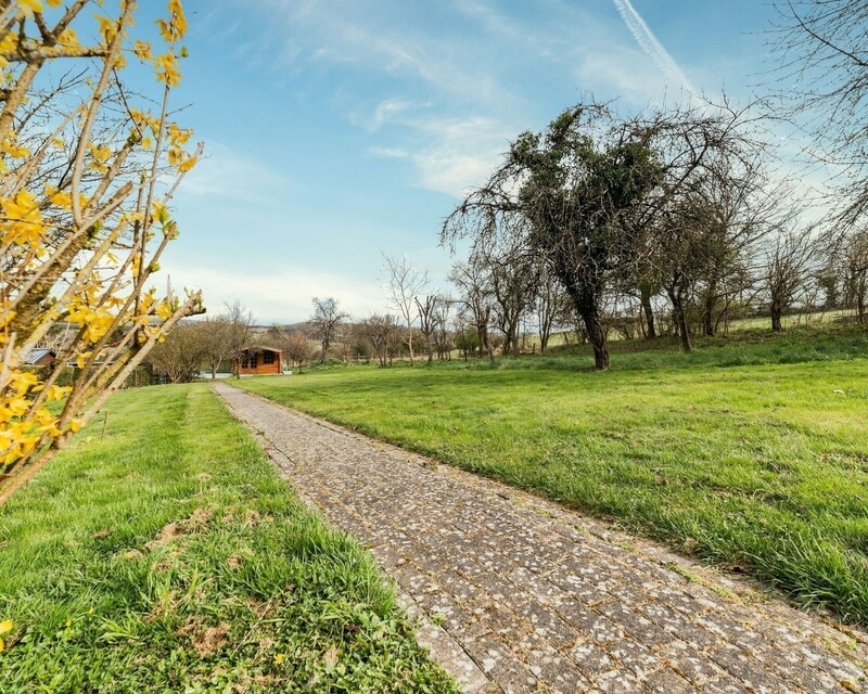 Maison individuelle, 147 m² habitables, 17,24 ares - Chemin vers abri de jardin