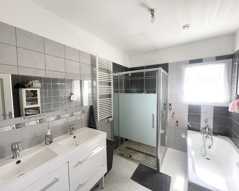 Maison spacieuse de plain pied  - 527047ce-a8d3-43b0-b80c-89a98a16fa35