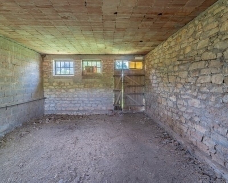 Maison à fort potentiel, sur près de 25 ares de terrain. - 1ère dépendance
