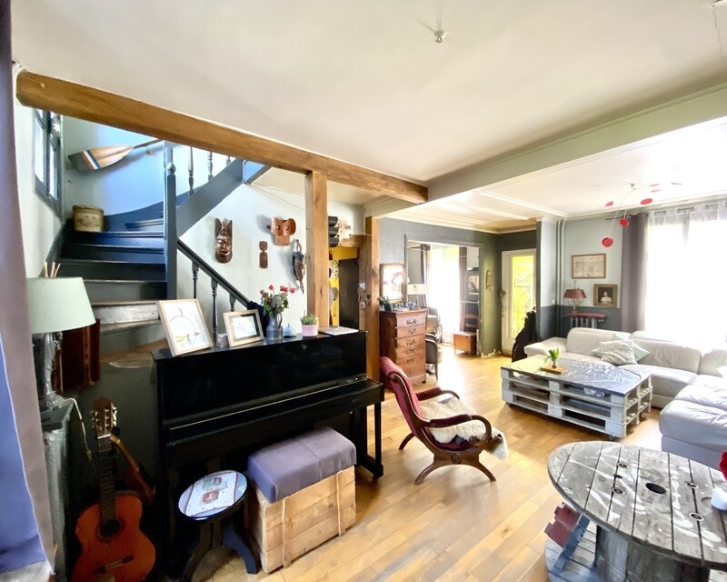Maison 7 pièces -120 m2 -4 Chambres- Terrain 220 m2 -300 m RER  - Img-2361