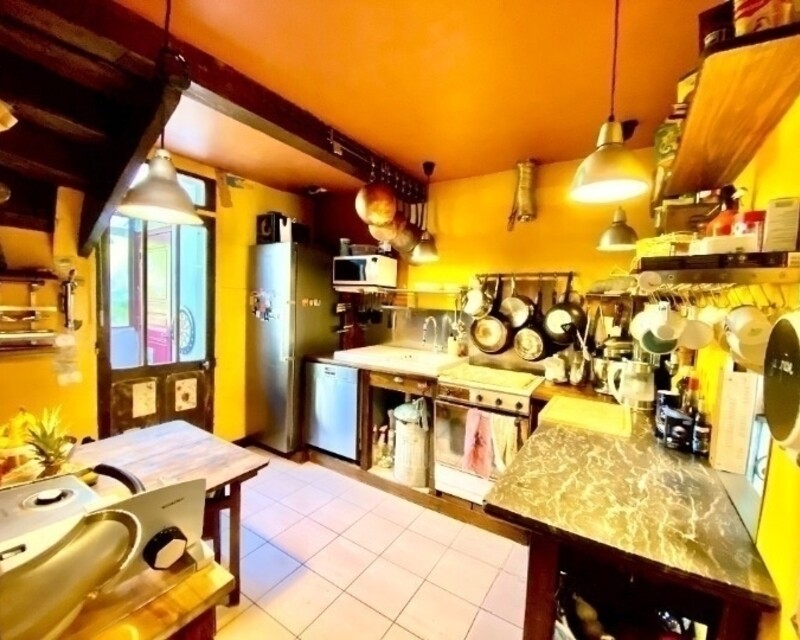 Maison 7 pièces -120 m2 -4 Chambres- Terrain 220 m2 -300 m RER  - Cuisine bis