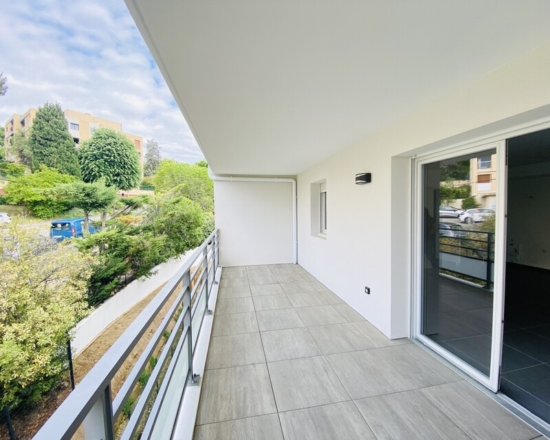 Sous Compromis /  12ème / Duplex T5 / Terrasse - 18401599-6fa4-4ec8-868e-999b8598b0a2