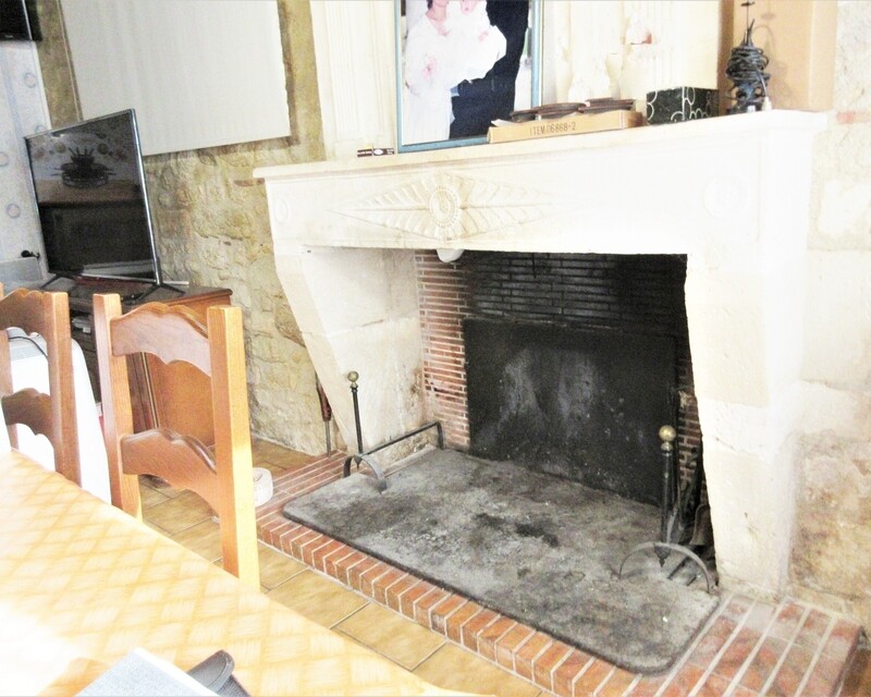 Maison de ville en pierre - Img 1435  2 