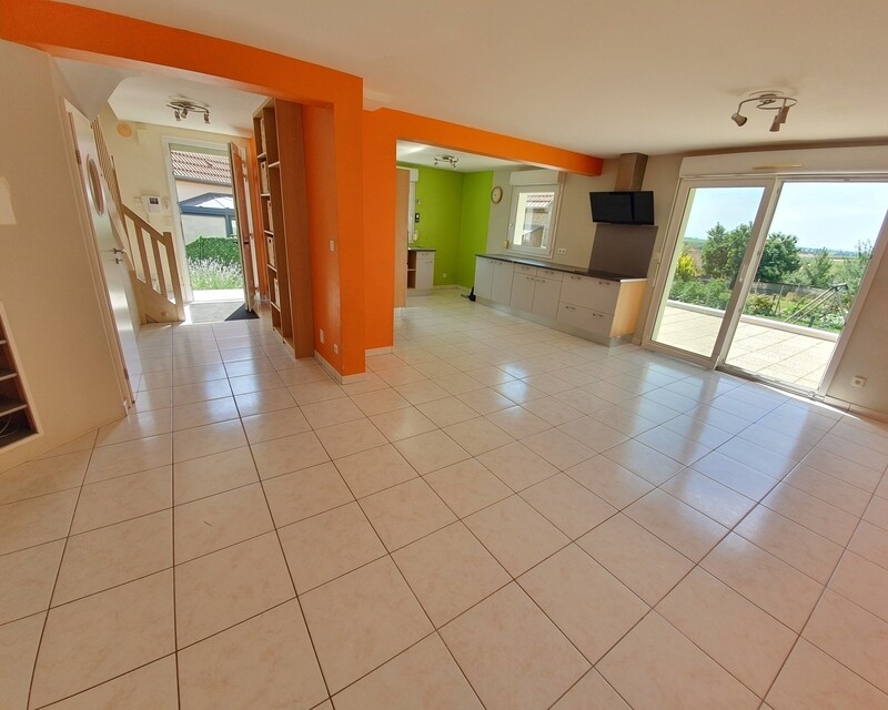 Belle maison de 4 pièces avec local professionnel sous compromis.  - 20220714 111403
