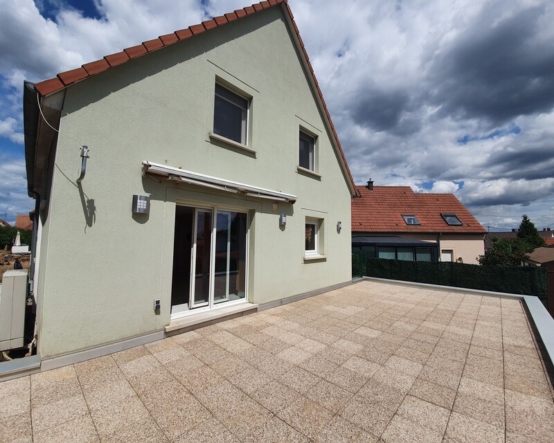 Belle maison de 4 pièces avec local professionnel sous compromis.  - 033
