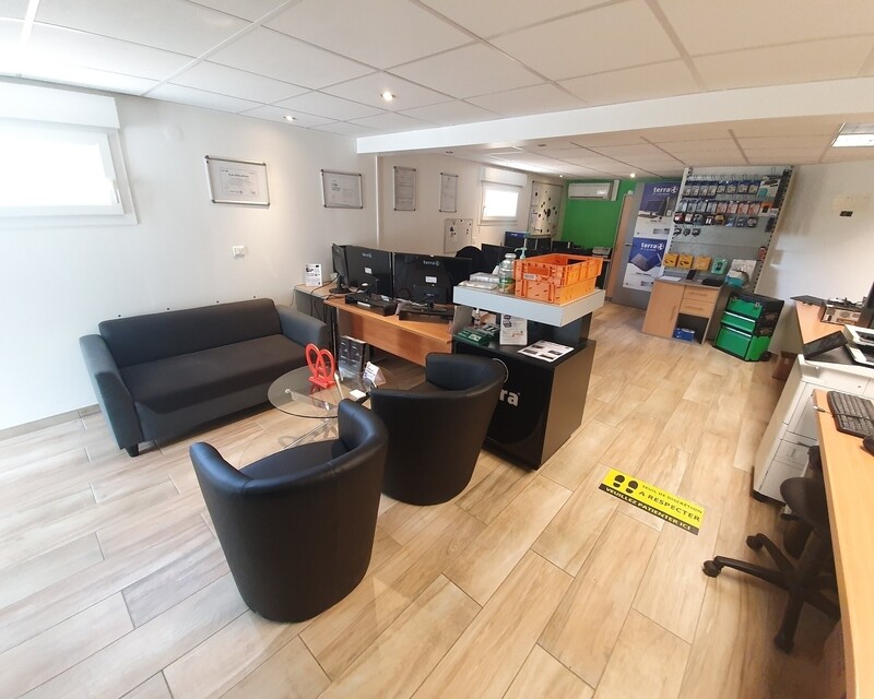 Belle maison de 4 pièces avec local professionnel sous compromis.  - 059