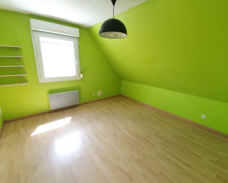 Belle maison de 4 pièces avec local professionnel sous compromis.  - 081