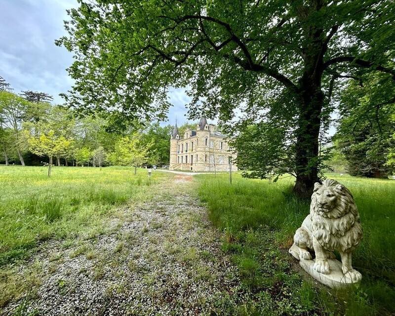 Château XIX ème siècle - Photo-2023-04-28-20-06-07 15 