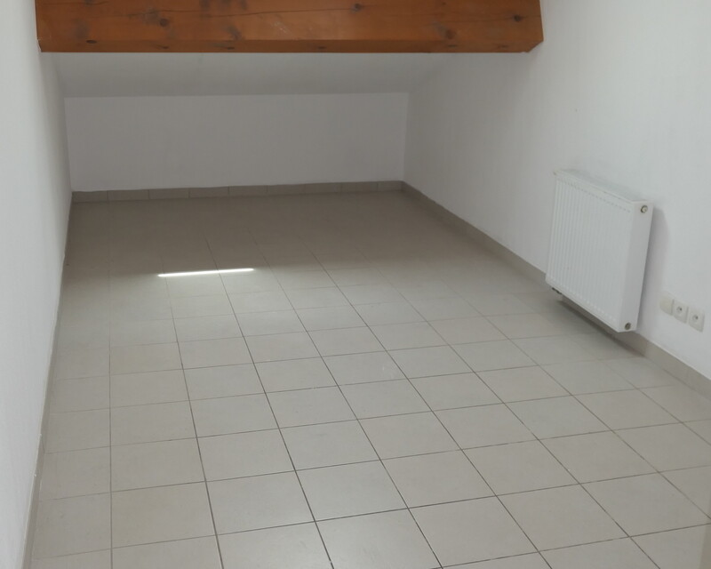 Maison mitoyenne de 5 pièces à Salin de Giraud.  - Une autre chambre de l'étage