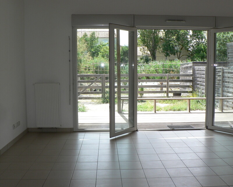 Maison mitoyenne de 5 pièces à Salin de Giraud.  - Séjour 