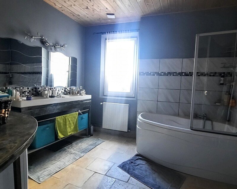 Appartement avec terrasse + 1 garage. - Salle de bain