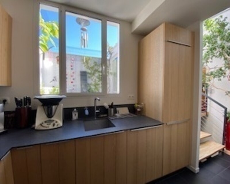 Maison de ville 130 m2 à Montreuil / Vincennes - Cuisine vue terrasse