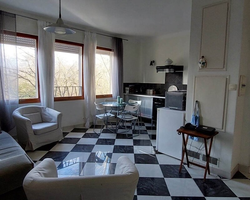Maison, 5 Chambres, 240 m2 sur un terrain de 1600 m2  - Appart  5 