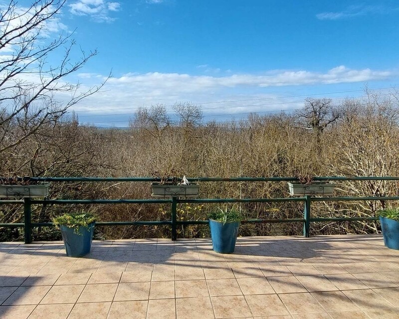 Maison, 5 Chambres, 240 m2 sur un terrain de 1600 m2  - Terrasse  2 