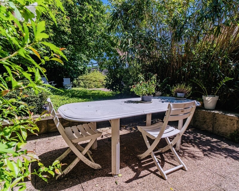 Maison de plus de 140m2 sur 7 ares de terrain - Terrasse 
