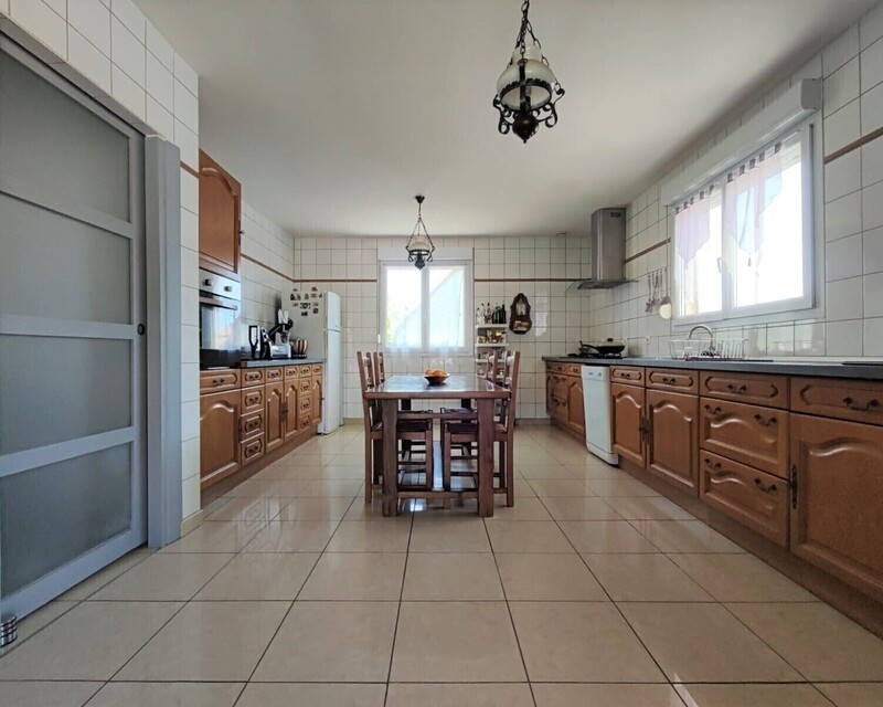 Belle maison plain-pied avec sous-sol - Cuisine 