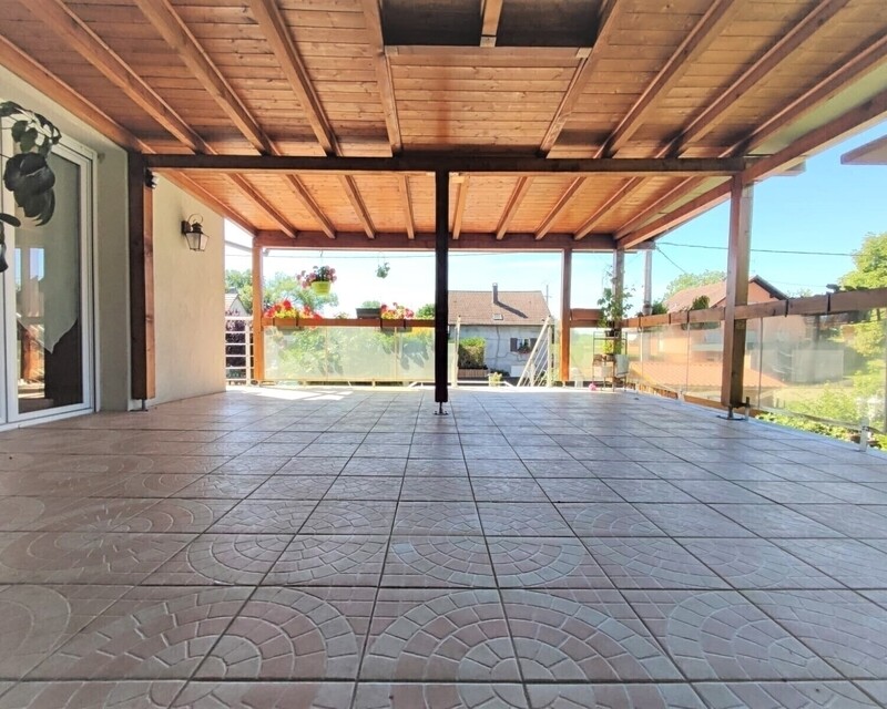Belle maison plain-pied avec sous-sol - Terrasse 