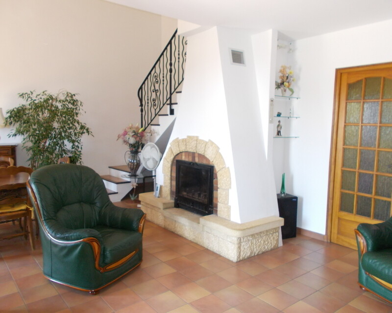 Maison 94 m² Toulon Ouest avec vue sur la rade - Montée escalier depuis salon