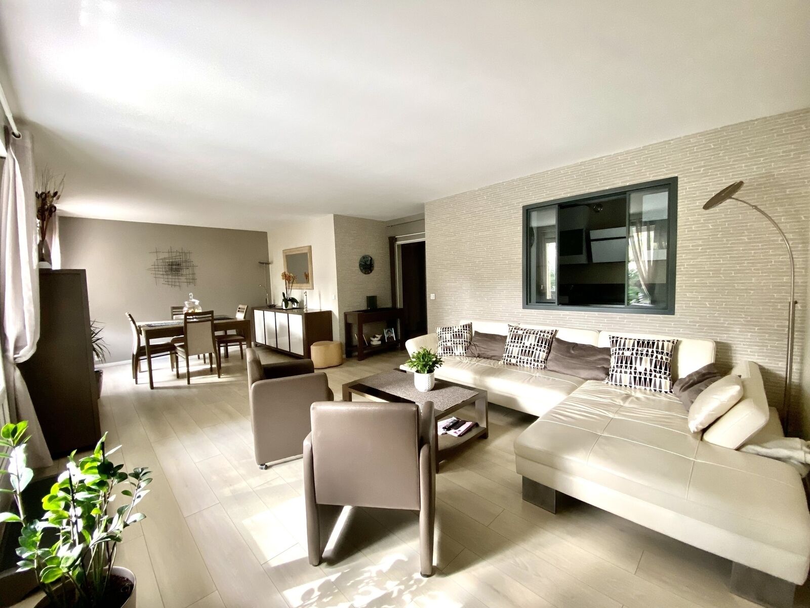 Bry sur Marne- Appartement 94 m2+Véranda 16m2-Jardin privatif 285m2 - Salon/salle à manger