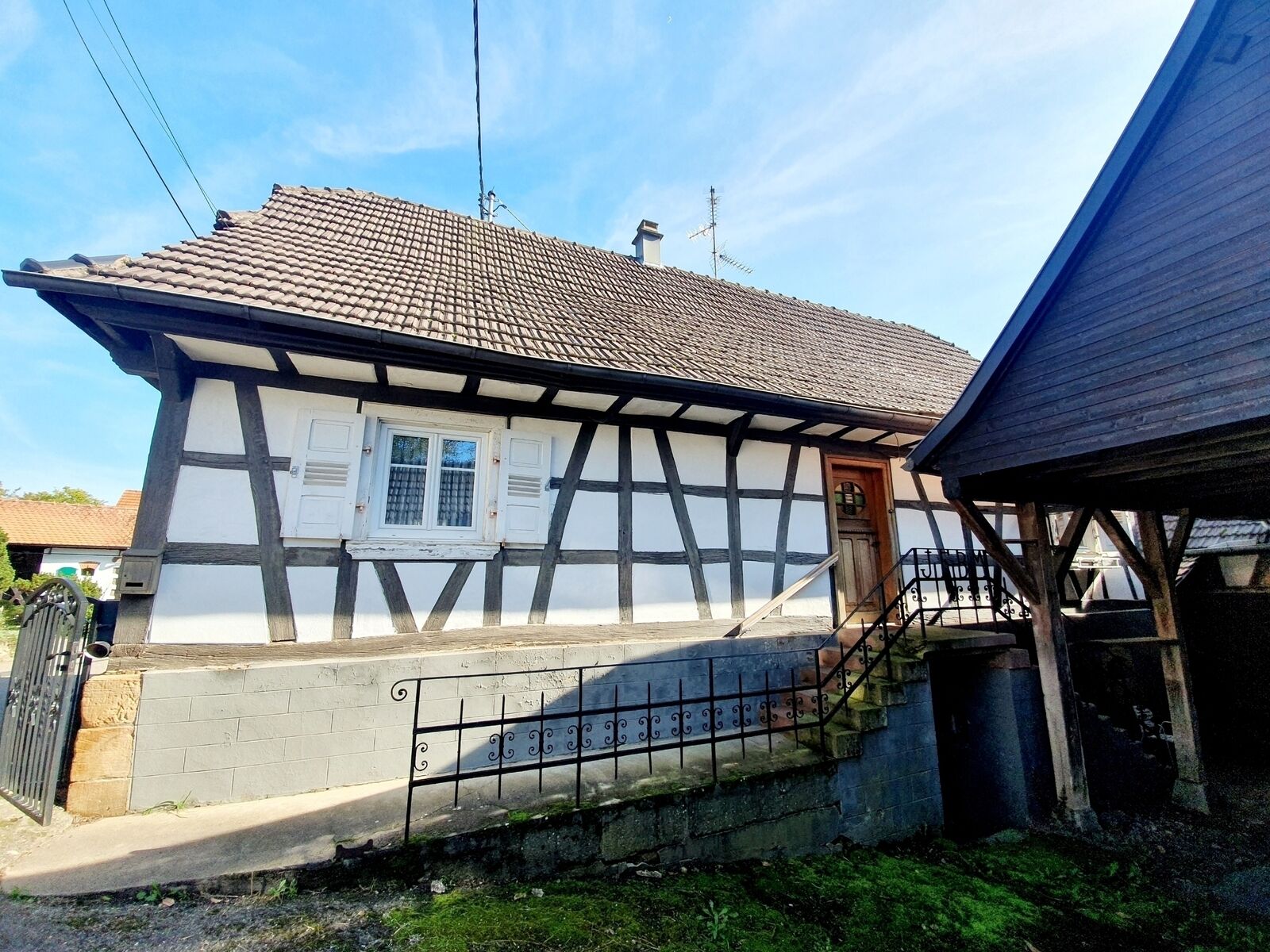 Maison alsacienne avec dépendances à Preuschdorf sous offre. LF immo