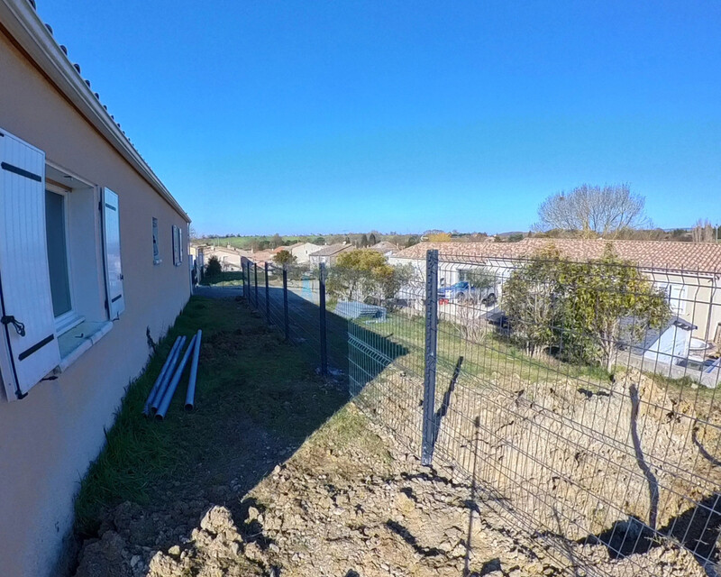 Maison avec piscine  - 324f2c83-04b9-4640-919e-8a51486c359b