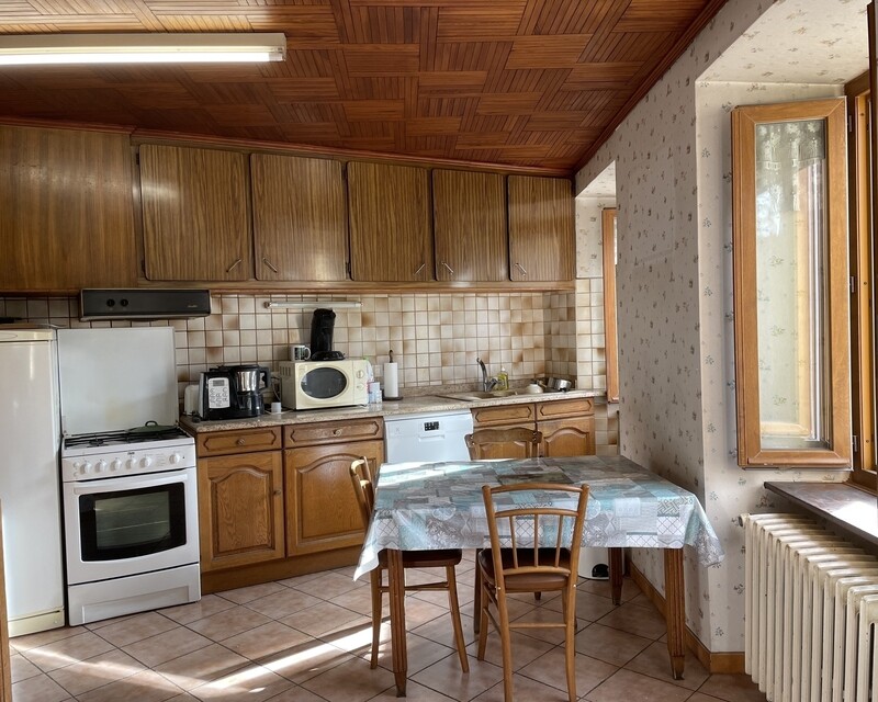 Maison d'environ 160m2 avec double garage et cour intérieure - 4251f748-79b6-4d81-baf3-cb31dc3a37a2